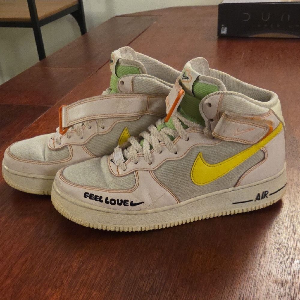 Womens Nike AF1 Mid "Feel Love"